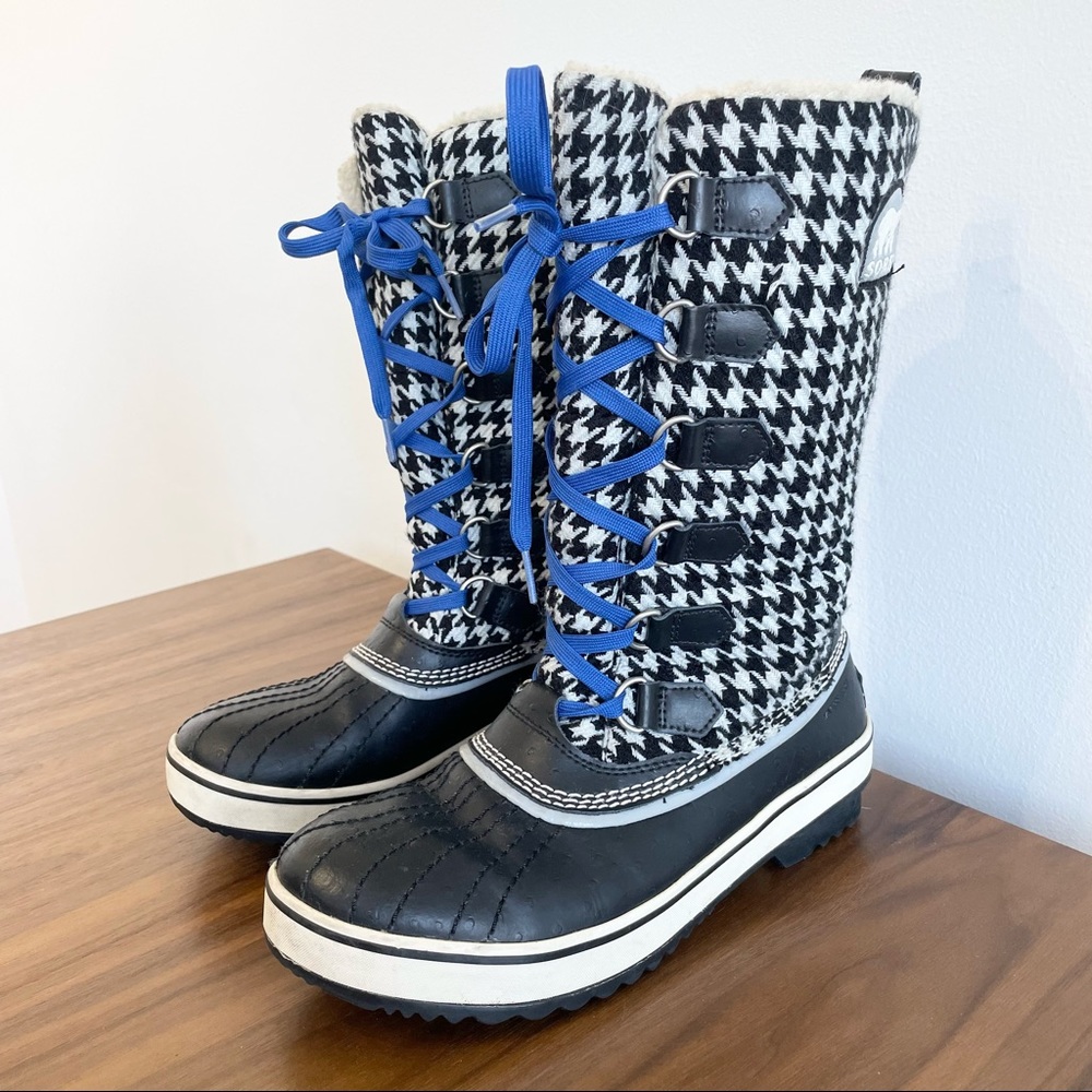 Sorel tivoli houndstooth snow boot lace up fabric upper
